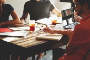 会社の会議前に実践すべき口臭対策は？